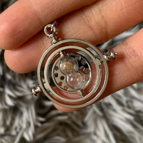 NWOT Harry Potter Time Turner Swiveling Hourglass Rotating Time Necklace - Picture 6 of 9